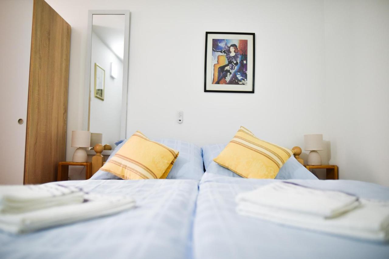 Luka'S Amber Rooms In The Center Of Trogir Exteriör bild